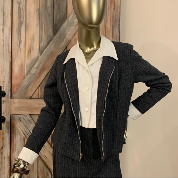 Skirt Suit Gray Pinstripe Mini Skirt Suit Set Size 5/6 - Picture 11 of 16